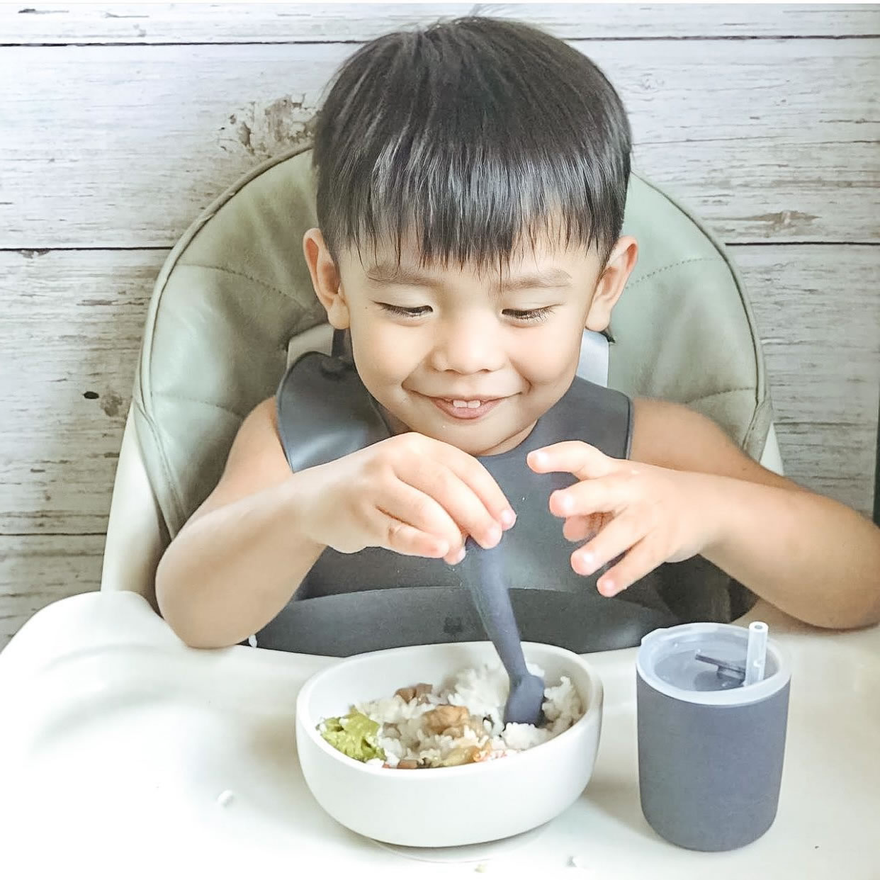 Making Mealtime Fun and Easy with a Silicone Baby Feeding Set